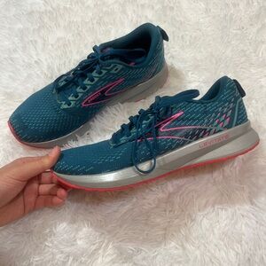 Brooks tennis shoes